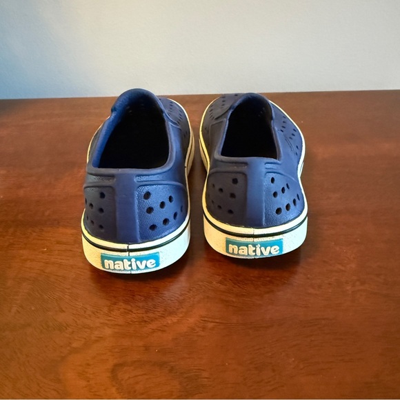 Native Jefferson Kids Shoes – Navy – Size 11 - Picture 4 of 5